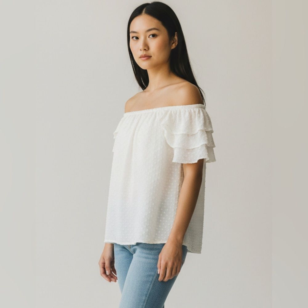 EUC Banana Republic Ivory Cream Eyelash Dot Ruffle Off the Shoulder Blouse sz M